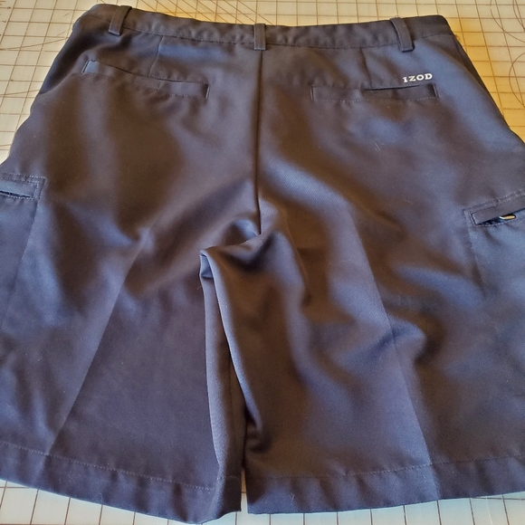 Mens Izod Black Golf Shorts in size 33 - Picture 3 of 3